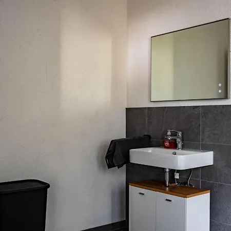 Ringtoys Mit Einem Gemeinschaftsbad One Bathroom To Share With Four *