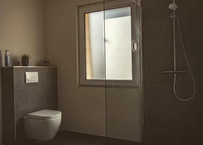 Ringtoys Mit Einem Gemeinschaftsbad One Bathroom To Share With Four * Welcherath