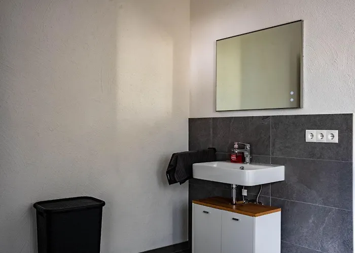 Ringtoys Mit Einem Gemeinschaftsbad One Bathroom To Share With Four *